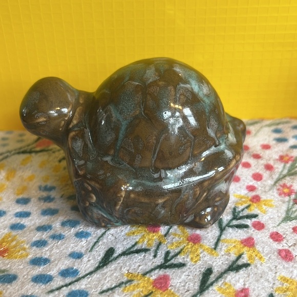 Vintage pair of green and brown ceramic glazed bug and turtle decor figurines - Picture 5 of 10